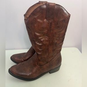 Size 4 cowboy boots